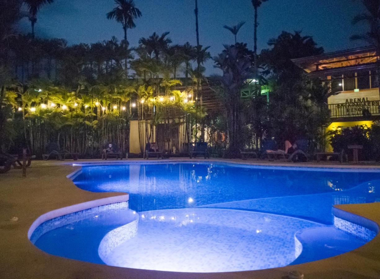 Arenal Backpackers Resort La Fortuna Eksteriør bilde The swimming pool at the hotel