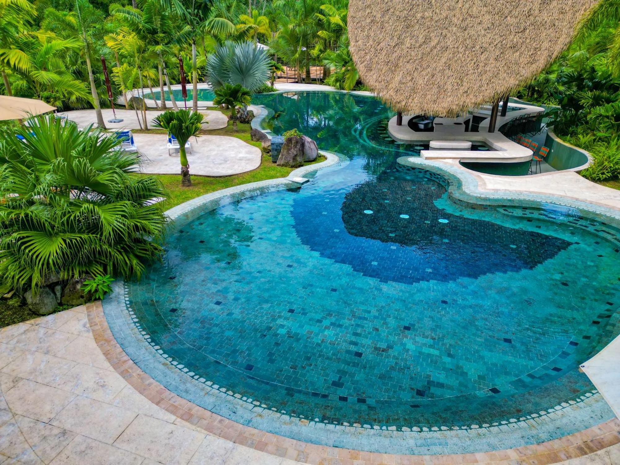 Arenal Backpackers Resort La Fortuna Eksteriør bilde The swimming pool at the resort