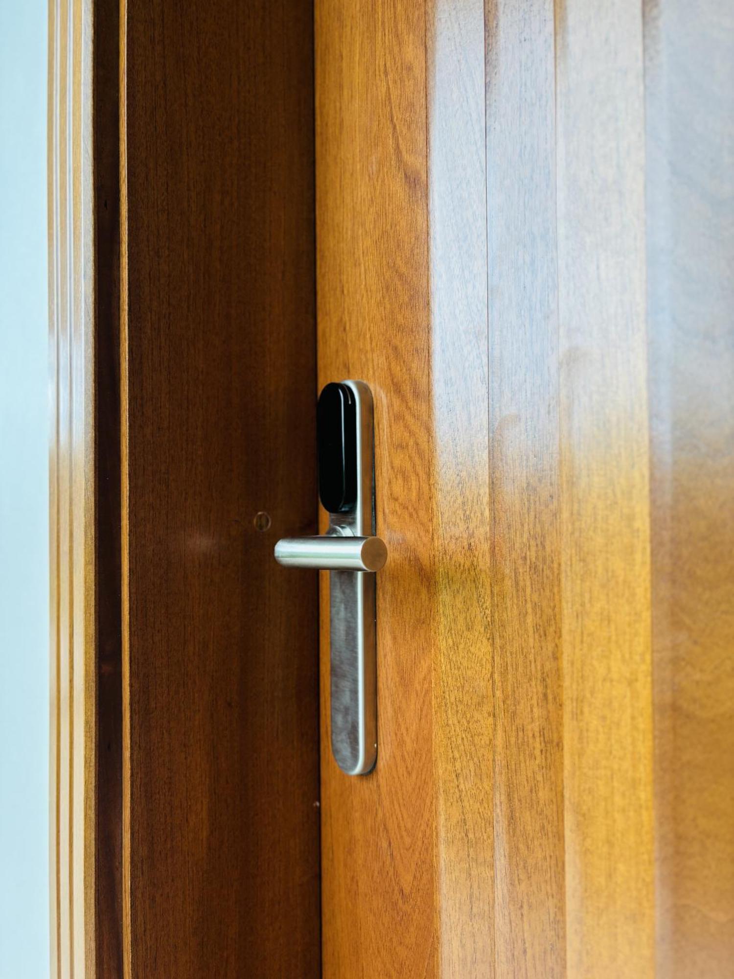 Arenal Backpackers Resort La Fortuna Eksteriør bilde A door handle
